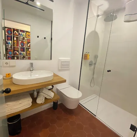 Maia ثيوداديلا